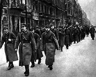 Польские воины на улицах Вваршавы