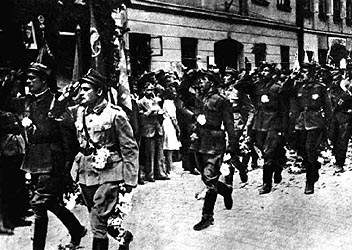 !-я польская армия входит в освобожденный Люблин